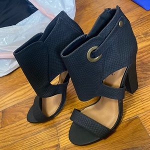 size 8 1/2 never worn